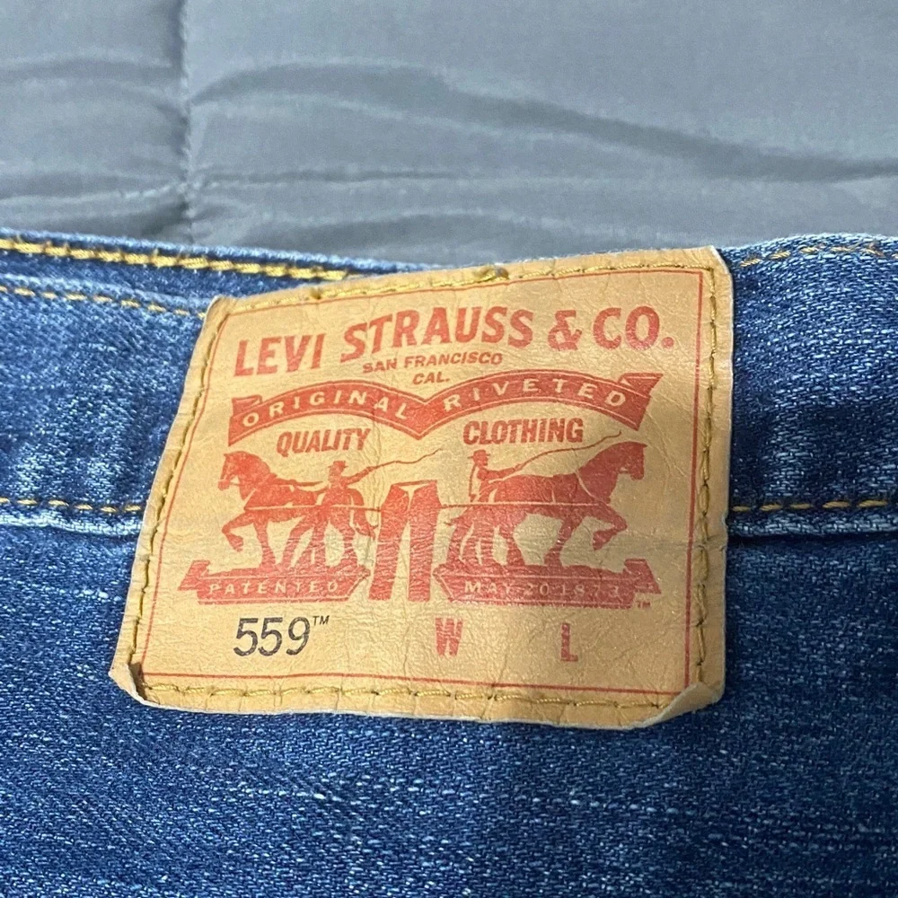 Levi’s 559 jeans. 52x30